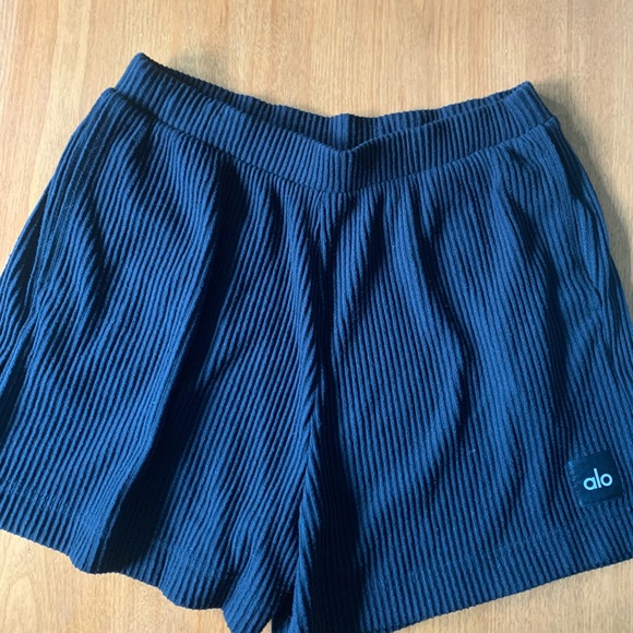 ALO Yoga Women's Black Ribbed Athletic Shorts - Picture 2 of 6